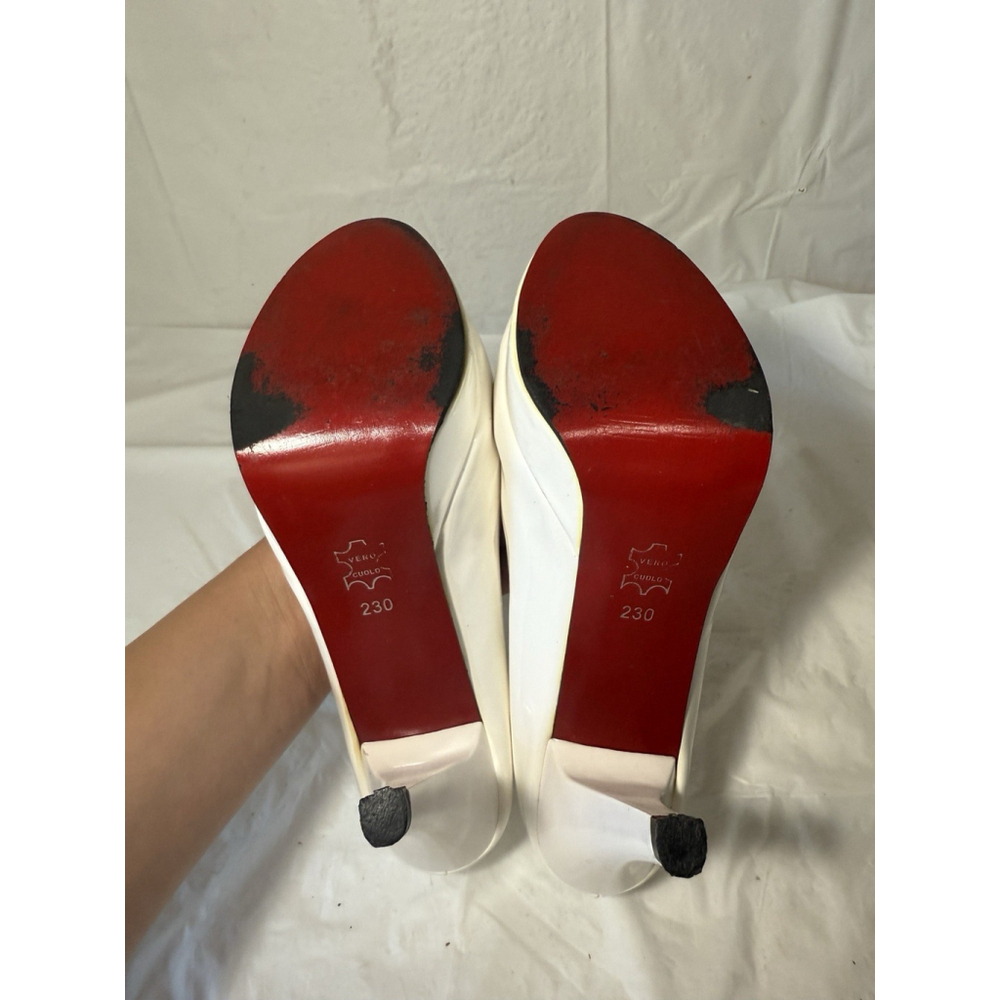 Ling Juil Women Simple Pump Patent Leather size 5.5-6 red bottoms